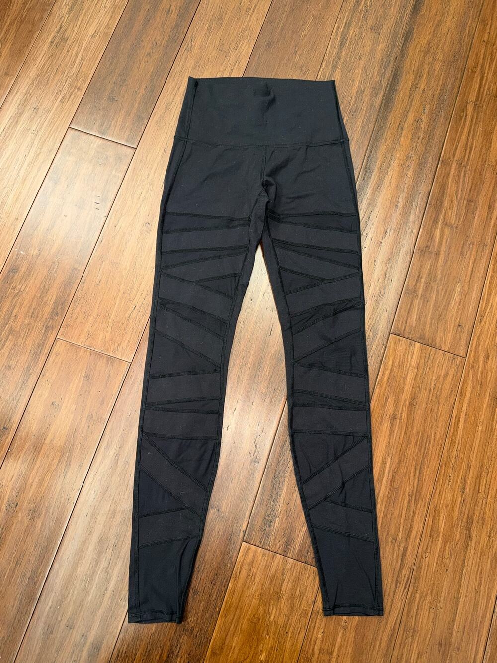 LuluLemon Size 6 Leggings Wunder Under Tech Mesh Luon 28" Black Mesh Tights